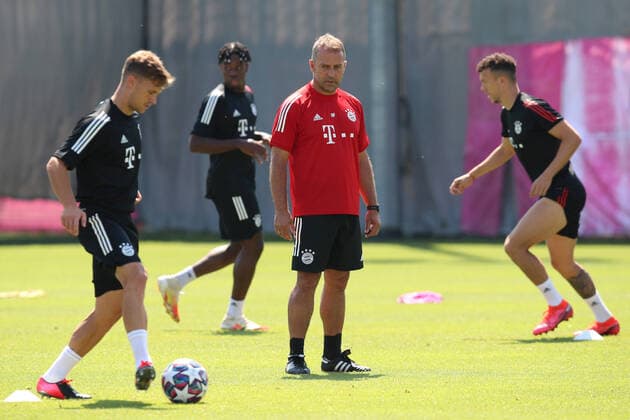 FC Bayern Muenchen Training And Press Conference MUNICH, GERMANY AUGUST 07 Head coach Hansi Flick watches Joshua Kimmich during a Bayern Muenchen training session ahead of their UEFA Champions League round of 16 second leg match against Chelsea FC at Saebener Strasse training ground on August 07, 2020 in Munich, Germany Photo by M Donato FC Bayern Munich Saebener Strasse training ground Bavaria Germany Poolfoto FC Bayern ,EDITORIAL USE ONLY