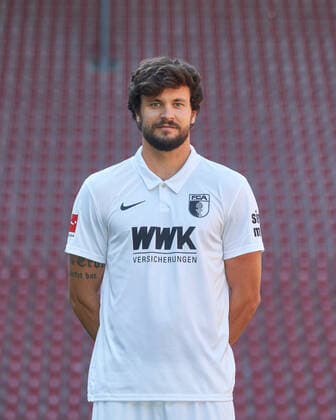 Tobias Strobl, FC Augsburg 1907 1 BL, portrait date 2020 2021,