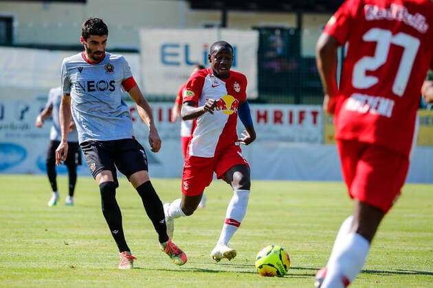 SOCCER - RBS vs Nice, test match ZELL AM SEE,AUSTRIA,08.AUG.20 - SOCCER - tipico Bundesliga, Ligue 1, Red Bull Salzburg vs OGC Nice, test match. Image shows Pierre Lees-Melou (Nice) and Mohamed Camara (RBS). GEPAxpictures xJasminxWalter