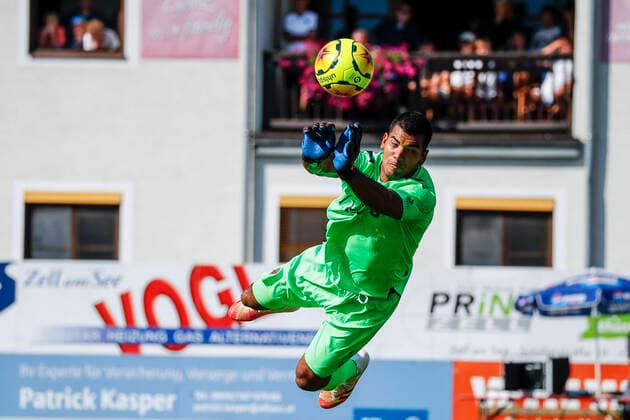 SOCCER - RBS vs Nice, test match ZELL AM SEE,AUSTRIA,08.AUG.20 - SOCCER - tipico Bundesliga, Ligue 1, Red Bull Salzburg vs OGC Nice, test match. Image shows Walter Benitez (Nice). GEPAxpictures xJasminxWalter