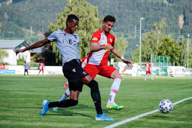 SOCCER - RBS vs Nice, test match ZELL AM SEE,AUSTRIA,08.AUG.20 - SOCCER - tipico Bundesliga, Ligue 1, Red Bull Salzburg vs OGC Nice, test match. Image shows Youcef Atal (Nice) and Mergim Berisha (RBS). GEPAxpictures xJasminxWalter