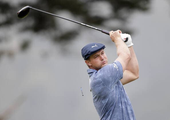 Bryson DeChambeau hits his tee shot on the 4th hole in the final round of the 102nd PGA, Golf Herren Championship at TPC Harding Park in San Francisco on Sunday, August 9, 2020.  SFP20200809110 JOHNxANGELILLO