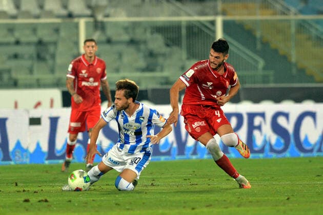 Photo Fabio Urbini LaPresse Aug 10, 2020 Pescara (PE) Italy soccer Pescara vs Perugia - Italian Football Championship League BKT 2019 2020 - Giovanni Cornacchia stadium. In the pic:Carraro Perugia on Palmiero Pescara  Copyright: xFabioxUrbini LaPressex