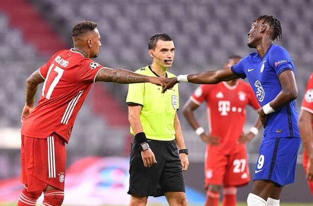 Soccer v l Jerome Boateng Bayern , Referee Ovidiu Hategan Romania , Tammy Abraham Chelsea Munich, 08 08 08 2020, Soccer Champions League, Round of 16, Return match, FC Bayern Munich FC Chelsea London NO SECONDARY RE SALE WITHIN 48h AFTER KICK OFF Munich Poolfoto Preiss Witters Pool Witters via Mladen Lackovic, LakoPress ,EDITORIAL USE ONLY