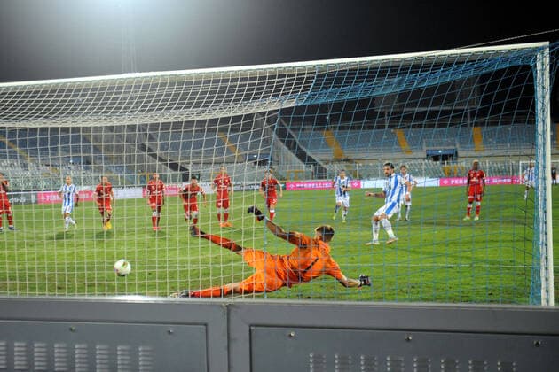Photo Fabio Urbini LaPresse Aug 10, 2020 Pescara (PE) Italy soccer Pescara vs Perugia - Italian Football Championship League BKT 2019 2020 - Giovanni Cornacchia stadium. In the pic:Maniero Pescara celebrates goal 2 to 1  Copyright: xFabioxUrbini LaPressex