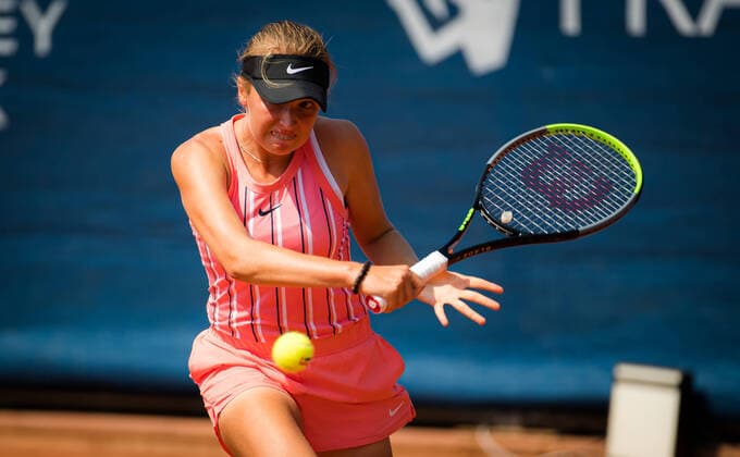 August 11, 2020, Prague, CZECH REPUBLIC: Linda Fruhvirtova of the Czech Republic in action during the first round against Kristyna Pliskova of the Czech Republic at the 2020 Prague Open WTA, Tennis Damen International tennis tournament Prague CZECH REPUBLIC - ZUMAa181 20200811_zaa_a181_076 Copyright: xRobxPrangex