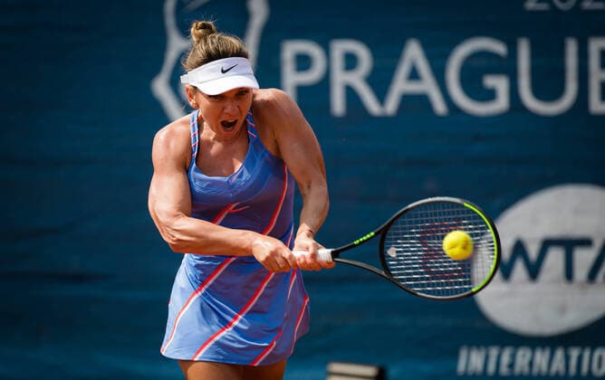 August 11, 2020, Prague, CZECH REPUBLIC: Simona Halep of Romania in action during the first round against Polona Hercog of Slovenia at the 2020 Prague Open WTA, Tennis Damen International tennis tournament Prague CZECH REPUBLIC - ZUMAa181 20200811_zaa_a181_089 Copyright: xRobxPrangex