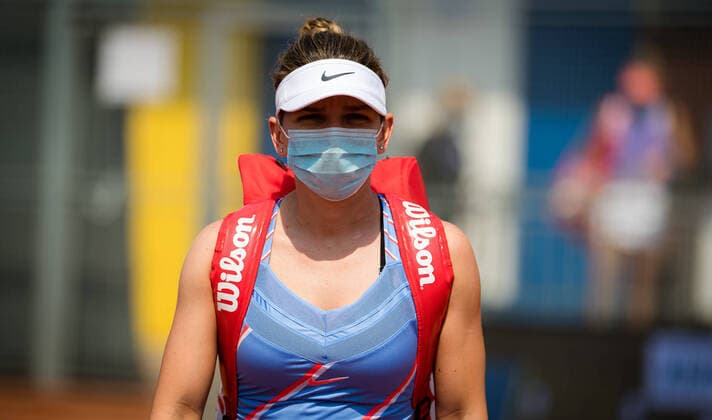 August 11, 2020, Prague, CZECH REPUBLIC: Simona Halep of Romania arrives in mask for the first round against Polona Hercog of Slovenia at the 2020 Prague Open WTA, Tennis Damen International tennis tournament Prague CZECH REPUBLIC - ZUMAa181 20200811_zaa_a181_101 Copyright: xRobxPrangex