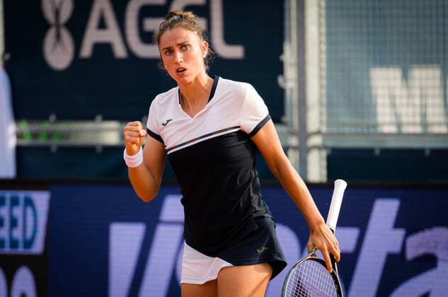 August 11, 2020, Prague, CZECH REPUBLIC: Sara Sorribes Tormo of Spain in action during the first round against Barbora Strycova of Czech Republic at the 2020 Prague Open WTA, Tennis Damen International tennis tournament Prague CZECH REPUBLIC - ZUMAa181 20200811_zaa_a181_126 Copyright: xRobxPrangex