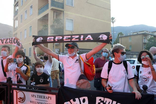 Photo LaPresse - Tano Pecoraro 11 August 2020 City La Spezia - (Italy) Soccer Spezia vs Chievo Italian Football Championship League BKT 2019 2020 - "Alberto Picco " Stadium in the pic: i tifosi dello spezia incitano la squadra prima della partita  Copyright: xTanoxPecoraro LaPresse LaPresse x
