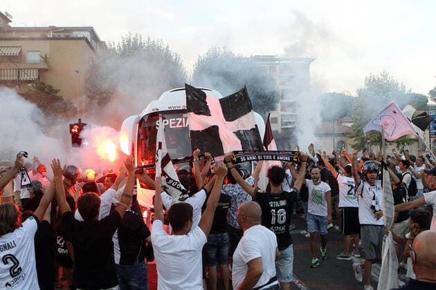 Sport Bilder des Tages Photo LaPresse - Tano Pecoraro 11 August 2020 City La Spezia - (Italy) Soccer Spezia vs Chievo Italian Football Championship League BKT 2019 2020 - "Alberto Picco " Stadium in the pic: i tifosi dello spezia incitano la squadra prima della partita  Copyright: xTanoxPecoraro LaPresse LaPresse x