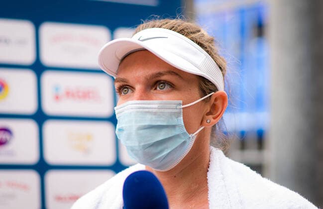 August 11, 2020, Prague, CZECH REPUBLIC: Simona Halep of Romania in action during the first round against Polona Hercog of Slovenia at the 2020 Prague Open WTA, Tennis Damen International tennis tournament Prague CZECH REPUBLIC - ZUMAa181 20200811_zaa_a181_146 Copyright: xRobxPrangex