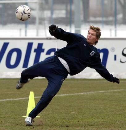 Training beim TSV 1860 Muenchen 11.03.2004, Vereinsgelaende des TSV 1860 Muenchen. Training beim TSV 1860 Muenchen.: Benjamin Lauth in Aktion mit Ball. , TE110304TSV17.jpg, Muenchen Bayern Germany *** Training at TSV 1860 Muenchen 11 03 2004, club grounds of TSV 1860 Muenchen Training at TSV 1860 Muenchen Benjamin Lauth in action with ball, TE110304TSV17 jpg, Muenchen Bayern Germany , Copyright: xThomasxExlerx