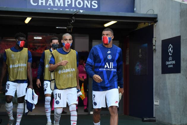LISBON, PORTUGAL - AUGUST 12: Kylian Mbappe and Kays Ruiz-Atil of Paris Saint-Germain walk out to the bench prior to the UEFA Champions League Quarter Final match between Atalanta and Paris Saint-Germain at Estadio do Lisboa e Benfica on August 12, 2020 in Lisbon, Portugal. FOOTBALL : Atalanta vs Paris Saint-Germain - 1 4 - Phase finale - UEFA Ligue des Champions - Final 8 - Lisbonne - 12 08 2020 Panoramic UEFAPOOL 775543069
