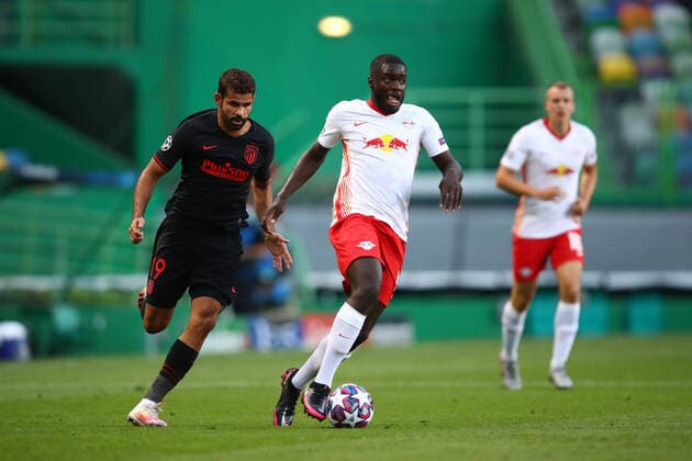 LISBON, PORTUGAL - AUGUST 13: Dayot Upamecano of RB Leipzig runs with the ball under pressure from Diego Costa of Atletico de Madrid during the UEFA Champions League Quarter Final match between RB Leipzig and Club Atletico de Madrid at Estadio Jose Alvalade on August 13, 2020 in Lisbon, Portugal. FOOTBALL : RB Leipzig vs Atletico Madrid - 1 4 - Phase finale - UEFA Ligue des Champions - Final 8 - Lisbonne - 13 08 2020 Panoramic POOLUEFA  775543073