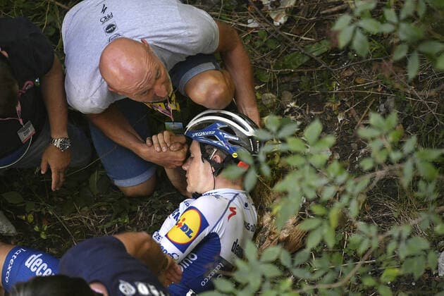 Bilder des Jahres 2020, Sport 08 August Sport Themen der Woche KW33 Sport Bilder des Tages Photo LaPresse - Fabio Ferrari August 15, 2020 Bergamo (Italy) Cycling 114& xb0; Il Lombardia - Da Bergamo a Como - 231 km In the pic: Remco Evenepoel fall  Copyright: xFabioxFerrari LaPresse 114& xb0;x