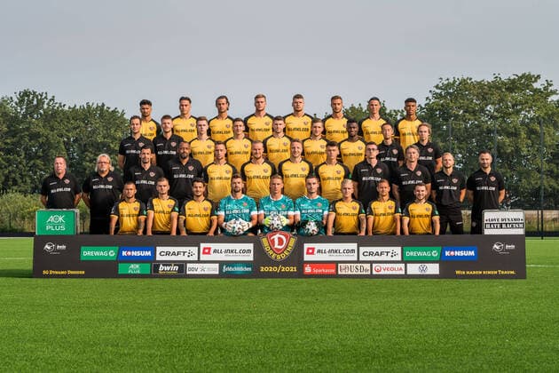 top row from left Osman Atilgan 8 , Simon Gollnack 21 , Yannick Stark 5 , Christoph Daferner 33 , Kevin Ehlers 39 , Pascal Sohm 9 , Panagiotis Vlachodimos 7 , Ransford Yeboah Königsdörffer 35 , 3 row from left Korbinian Dötter Physiotherapist , Julian Binder Physiotherapist , Julius Kade 20 , Jonathan Meier 19 , Robin Becker 16 , Patrick Frankincense 10 , Agyemang Diawusie 11 , Kenta Kambara Zeugwart , Tobias Lange Physiotherapist , 2 row from left Markus Kauczinski head coach , Heiko Scholz Co Coach , Ferydoon Zandi Co Coach , David Yelldell Goalkeeping Coach , Tim Knipping 4 , Sebastian Mai 26 , Marco Hartmann 6 , Maximilian Großer 17 , Maximilian Hahn video analyst , Matthias Grahe fitness trainer , Jacob Wolf sports scientist , Dr Onays Al Sadi team doctor , Under row of links Sascha Horvath 29 , Max Kulke 36 , Philipp Hosiner 14 , Patrick Wiegers 24 , Kevin Broll 1 , Stefan Kiefer 23 , Luka Stor 37 , Chris Löwe 15 , Justin Leonard Löwe 34 Team photo, team photo of SG Dynamo Dresden Football 3 League Season 2020 2021 Summer preparation AOK Plus Walter Fritzsch Academy Dresden, 14 August 2020