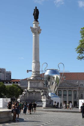 Champions League Final Round 16 08 20 Lisbon, 16 08 2020, Football, UEFA Champions League, Final Tournament 2020, At Rossio Square next to the statue Dom Pedro IV, column of Pedro 4, there is an oversized inflatable model of the Champions League Trophy Cup Henkelpotts In the image model of the CL Cup , UEFA regulations prohibit any use of photographs as image sequences and or quasi video , National and International News Agencies OUT , Photo PICTURE POINT S Sunday Poolfoto , Lisbon Lissbaon Portugal Poolfoto Pool Sven Sonntag ,EDITORIAL USE ONLY