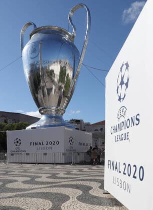 Champions League Final Round 16 08 20 Lisbon, 16 08 2020, Football, UEFA Champions League, Final Tournament 2020, At Rossio Square next to the statue Dom Pedro IV, column of Pedro 4, there is an oversized inflatable model of the Champions League Trophy Cup Henkelpotts In the image model of the CL Cup , UEFA regulations prohibit any use of photographs as image sequences and or quasi video , National and International News Agencies OUT , Photo PICTURE POINT S Sunday Poolfoto , Lisbon Lissbaon Portugal Poolfoto Pool Sven Sonntag ,EDITORIAL USE ONLY