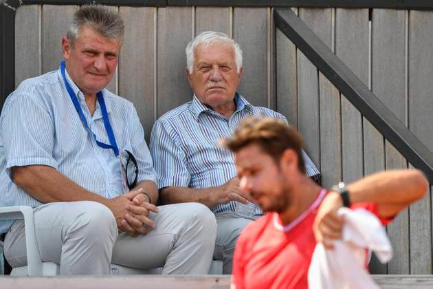 President of Czech Tennis Association Ivo Kaderka, left, and former Czech president Vaclav Klaus are seen during the I. CLTK Prague Open of the ATP, Tennis Herren Challenger Tour match Stan Wawrinka of Switzerland vs Roman Saifullin of Russia in Prague, Czech Republic, August 17, 2020. (CTKxPhoto MichalxKamaryt) CTKPhotoP202008170577701 kmt