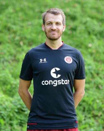 Jannik Biden match analysis, St Pauli 17 08 20, Hamburg, Media Day, FC St Pauli, football, GER, season 2020 2021, 2 Bundesliga, team photo appointment, portrait appointment Witters Pool via Thorsten Baering Poolfoto ,EDITORIAL USE ONLY
