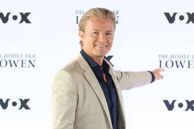Bilder des Jahres 2020, Sport 08 August Sport Themen der Woche KW34 Sport Bilder des Tages Nico Rosberg beim Pressetermin zur 8. Staffel von Die Höhle der Löwen (ab 31.08.2020 um 20.15 Uhr bei Vox) am 18.08.2020 in Köln Die Hoehle der Loewen (Vox) Kick Off Pressetermin zur 8. Staffel am 18.08.2020 in Köln *** Nico Rosberg at the press event for the 8 season of Die Höhle der Löween from 31 08 2020 at 8.15 pm at Vox on 18 08 2020 in Cologne Die Höhle der Loewen Vox Kick Off Press event for the 8 season on 18 08 2020 in Cologne 
