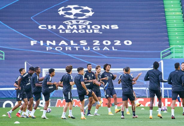 Preview images Football UEFA Champions League FC BAYERN MUENCHEN OLYMPIQUE LYON Lisbon, Lisbon, Portugal, 18th August 2020 Warm up with David ALABA, FCB 27 Serge GNABRY, FCB 22 Philippe COUTINHO, FCB 10 Jerome BOATENG FCB 17 Joshua ZIRKZEE, FCB 35 Niklas SUELE, FCB 4 in the FCB training session in Estadio Jose Alvalade XXI, football stadium before the semifinal match UEFA Champions League, final tournament FC BAYERN MUENCHEN OLYMPIQUE LYON in season 2019 2020, photographer Peter Schatz Pool UEFA REGULATIONS PROHIBIT ANY USE OF PHOTOGRAPHS as IMAGE SEQUENCES and or QUASI VIDEO National and international News Agencies OUT Editorial Use ONLY Lisbon Estadio Jose Alvalade XXI Portugal Poolfoto Peter Schatz Pool ,EDITORIAL USE ONLY