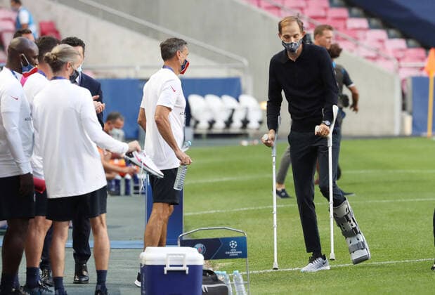 RB Leipzig Paris SG 18 08 2020 Lisbon, 18 08 2020, Estadio da Luz, Football, UEFA Champions League , Final Tournament 2020, Semi-Final , RB Leipzig vs Paris Saint Germain , In picture coach Thomas Tuchel, Paris Saint German on crutches , UEFA regulations prohibit any use of photographs as image sequences and or quasi video , Only for journalistic use Photo PICTURE POINT S Sunday Poolfoto , Lisbon Lisbon Lisbon Portugal Poolfoto PICTURE POINT Pool ,EDITORIAL USE ONLY