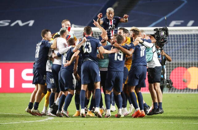 RB Leipzig Paris SG 18 08 2020 Lisbon, 18 08 2020, Estadio da Luz, Football, UEFA Champions League , Final Tournament 2020, Semi-Final , RB Leipzig vs Paris Saint Germain 0 3 0 2 , In the picture Paris Saint Germain cheers for the victory , UEFA regulations prohibit any use of photographs as image sequences and or quasi video , Only for journalistic use Photo PICTURE POINT S Sunday Poolfoto , Lisbon Lisbon Lisbon Portugal Poolfoto PICTURE POINT Pool ,EDITORIAL USE ONLY