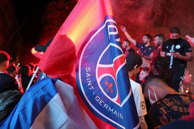 Sport Bilder des Tages Ambiance sur les Champs-Elysees apres la victore du Paris Saint-Germain contre le RB Leipzig en demi-finale de la ligue des champions FOOTBALL : Ambiance a Paris - RB Leipzig vs Paris Saint Germain - 1 2 - Phase finale - UEFA Ligue des Champions - Final 8 - 18 08 2020 JonathanRebboah Panoramic  PESRK24022012