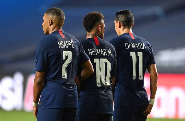 FOOTBALL RB Leipzig vs Paris Saint Germain 1 2 Phase final UEFA Champions League Final 8 Lisbonne 18 08 2020 LISBON, PORTUGAL AUGUST 18 Kylian Mbappe, Neymar and Angel Di Maria of Paris Saint Germain create a wall during the UEFA Champions League Semi Final match between RB Leipzig and Paris Saint Germain F C at Estadio do Sport Lisboa e Benfica on August 18, 2020 in Lisbon, Portugal Photo by Michael Regan UEFA UEFA via Getty Images Lisbonne Portugal Poolfoto Panoramic POOL UEFA ,EDITORIAL USE ONLY