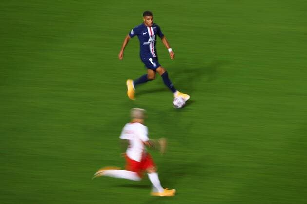 FOOTBALL RB Leipzig vs Paris Saint Germain 1 2 Phase final UEFA Champions League Final 8 Lisbonne 18 08 2020 LISBON, PORTUGAL AUGUST 18 Kylian Mbappe of Paris Saint Germain runs with the ball during the UEFA Champions League Semi Final match between RB Leipzig and Paris Saint Germain F C at Estadio do Sport Lisboa e Benfica on August 18, 2020 in Lisbon, Portugal Photo by Julian Finney UEFA UEFA via Getty Images Lisbonne Portugal Poolfoto Panoramic POOL UEFA ,EDITORIAL USE ONLY