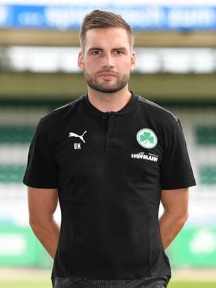 SpVgg Spielvereinigung Greuther Fürth Cloverleaf Season 2020 2021 Photo session Portrait appointment Ole Marschall Analysis Scouting SpVgg Greuther Fürth single picture single photo portrait portrait head picture
