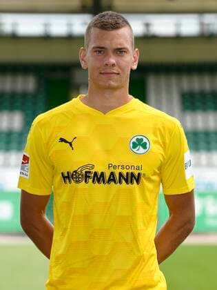 SpVgg Spielvereinigung Greuther Fürth cloverleaf season 2020 2021 Photo session portrait appointment Leon Schaffran 25, SpVgg Greuther Fürth single photo single photo portrait portrait head photo