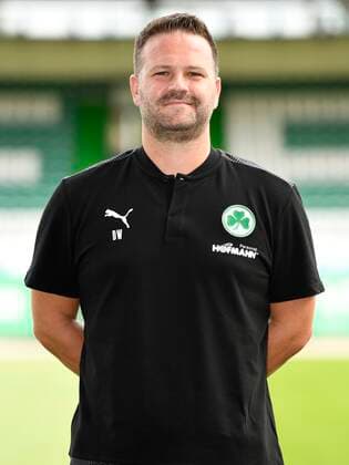 SpVgg Spielvereinigung Greuther Fürth Cloverleaf Season 2020 2021 Photo session Portrait appointment Daniel Wiegand Team Coordinator Zeugwart SpVgg Greuther Fürth Single Photo Portrait Portrait Head Photo