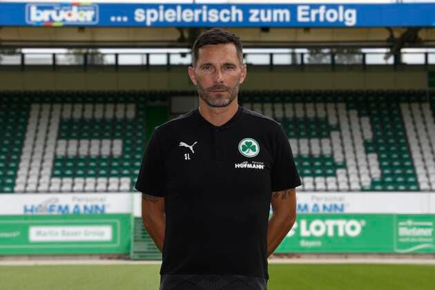 SpVgg Spielvereinigung Greuther Fürth Cloverleaf Season 2020 2021 Photo opportunity portrait appointment Stefan Leitl Coach SpVgg Greuther Fürth single picture single photo portrait portrait head picture
