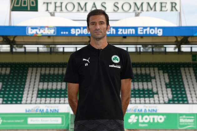 SpVgg Spielvgg Spielvereinigung Greuther Fürth Cloverleaf Season 2020 2021 Photo session Portrait appointment Andre Mijatovic Co-Trainer SpVgg Greuther Fürth single photo single photo portrait portrait head photo