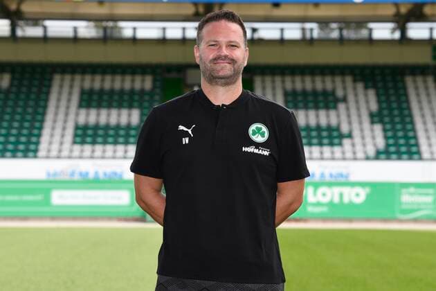 SpVgg Spielvereinigung Greuther Fürth Cloverleaf Season 2020 2021 Photo session Portrait appointment Daniel Wiegand Team Coordinator Zeugwart SpVgg Greuther Fürth Single Photo Portrait Portrait Head Photo
