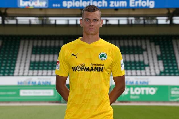 SpVgg Spielvereinigung Greuther Fürth cloverleaf season 2020 2021 Photo session portrait appointment Leon Schaffran 25, SpVgg Greuther Fürth single photo single photo portrait portrait head photo