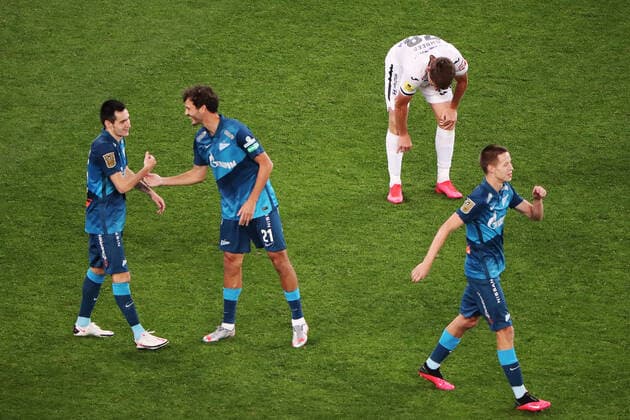 ST PETERSBURG, RUSSIA - AUGUST 19, 2020: Zenit s players celebrate after scoring in the 2020 21 Russian Football Premier League Round 3 football match between Zenit St Petersburg and CSKA Moscow at Gazprom Arena. Peter Kovalev TASS  TS0E3E8C