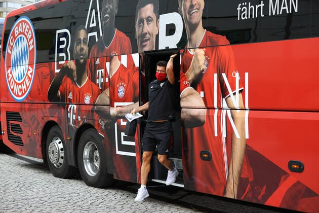 FOOTBALL Bayern Munich vs Olympique Lyonnais 1 2 Phase final UEFA Champions League Final 8 Lisbonne 19 08 2020 LISBON, PORTUGAL AUGUST 19 Robert Lewandowski of Bayern Munich arrives at the stadium prior to the UEFA Champions League Semi Final match between Olympique Lyonnais and Bayern Munich at Estadio Jose Alvalade on August 19, 2020 in Lisbon, Portugal Lisbonne Portugal Poolfoto Panoramic POOL UEFA ,EDITORIAL USE ONLY