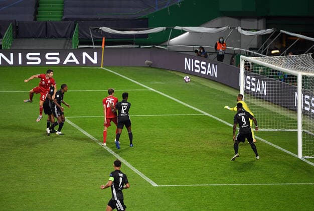 FOOTBALL Bayern Munich vs Olympique Lyonnais 1 2 Phase final UEFA Champions League Final 8 Lisbonne 19 08 2020 LISBON, PORTUGAL AUGUST 19 Robert Lewandowski of Bayern Munich scores his team s third goal during the UEFA Champions League Semi Final match between Olympique Lyonnais and Bayern Munich at Estadio Jose Alvalade on August 19, 2020 in Lisbon, Portugal Lisbonne Portugal Poolfoto Panoramic POOL UEFA ,EDITORIAL USE ONLY