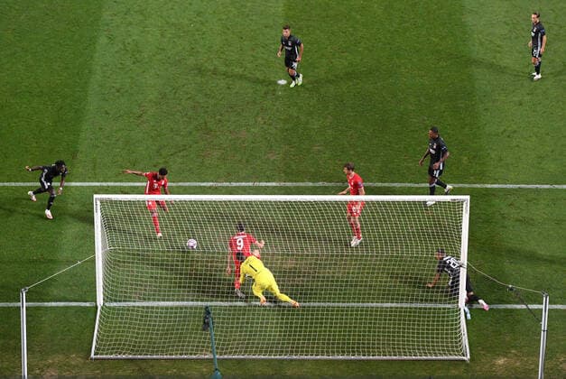 FOOTBALL Bayern Munich vs Olympique Lyonnais 1 2 Phase final UEFA Champions League Final 8 Lisbonne 19 08 2020 LISBON, PORTUGAL AUGUST 19 Serge Gnabry of Bayern Munich scores his team s second goal during the UEFA Champions League Semi Final match between Olympique Lyonnais and Bayern Munich at Estadio Jose Alvalade on August 19, 2020 in Lisbon, Portugal Lisbonne Portugal Poolfoto Panoramic POOL UEFA ,EDITORIAL USE ONLY