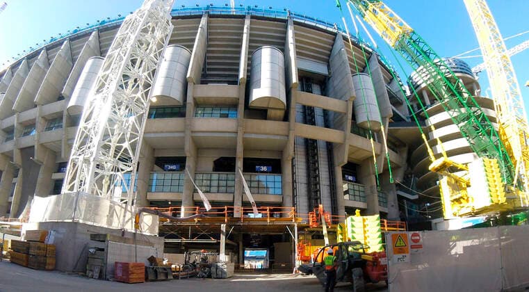 Fußball, Real Madrid, Umbau des Stadions Santiago Bernabeu Obras en el estadio Santiago BernabÃ u. Works at Santiago BernabÃ u stadium. 