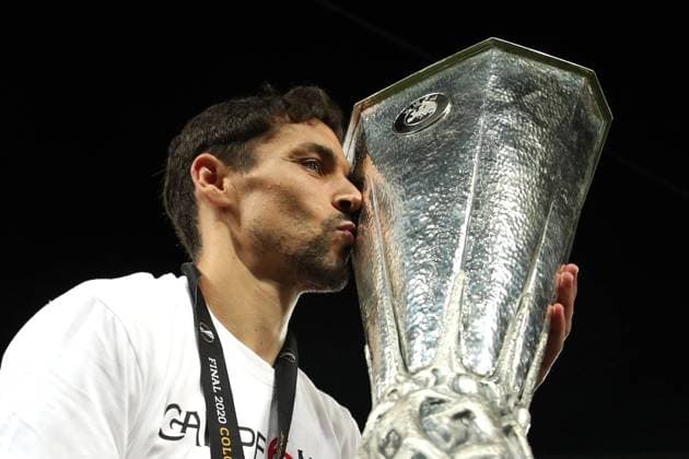 SP GERMANY COLOGNE UEFA EUROPA LEAGUE FINAL INTER MILAN VS SEVILLA 200822 COLOGNE, Aug 22, 2020 Xinhua Jesus Navas of Sevilla kisses the UEFA Europa League trophy after the team s victory in the UEFA Europa League final between FC Inter and Sevilla FC in Cologne, Germany, Aug 21, 2020 FOR EDITORIAL USE ONLY NOT FOR SALE FOR MARKETING OR ADVERTISING CAMPAIGNS Alexander Hassenstein UEFA Handout via Xinhua Pool Cologne Poolfoto ,EDITORIAL USE ONLY