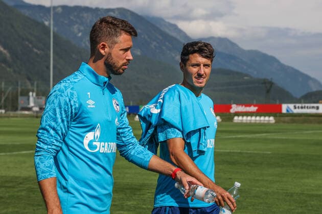 22 08 2020, football, season 2020 2021, training camp FC Schalke 04 in Längenfeld Austria, from left to right Mark Uth FC Schalke 04 , Alessandro Schöpf FC Schalke 04 Längenfeld Austria xRHR FOTO TRx