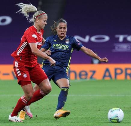 Bilder des Jahres 2020, Sport 08 August Sport Themen der Woche KW34 Sport Bilder des Tages Lyon s Amel Majri (R) in action against Bayern s Hanna Glas (L) during the UEFA Women Champions League quarter final match between Olympique Lyon and Bayern Munich in Bilbao, Spain, 22 August 2020. Olympique Lyon vs Bayern !ACHTUNG: NUR REDAKTIONELLE NUTZUNG!  Copyright: xMiguelxTonax GRAF4512 20200822-637337280805376492