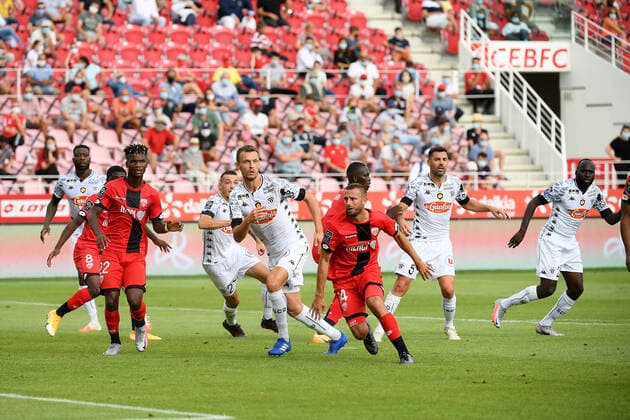 22 DIDIER NDONG (DIJ) - 24 ROMAIN THOMAS (SCO) - 14 JORDAN MARIE (DIJ) - 05 THOMAS MANGANI (SCO) FOOTBALL : Dijon vs Angers - Ligue 1 Uber Eats - 22 08 2020 FEP Panoramic 