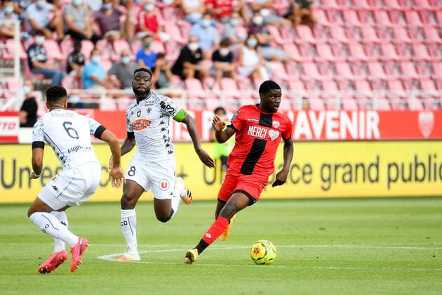 08 ERIC JUNIOR DINA EBIMBE (DIJ) - 08 ISMAEL TRAORE (SCO) FOOTBALL : Dijon vs Angers - Ligue 1 Uber Eats - 22 08 2020 FEP Panoramic 