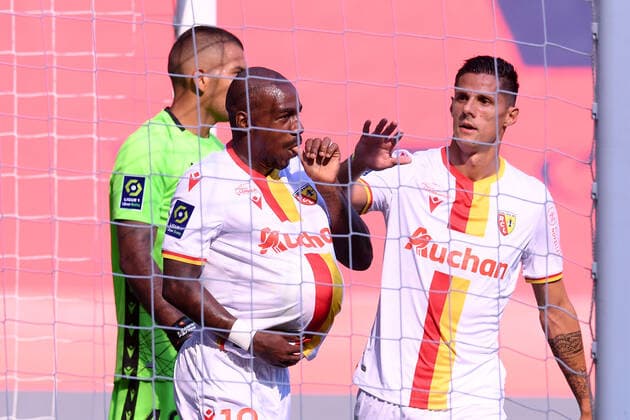 JOIE - 10 GAEL KAKUTA (LENS) - 07 FLORIAN SOTOCA (LENS) FOOTBALL : Nice vs Lens - Ligue 1 Uber Eats - 23 08 2020 FEP Panoramic 